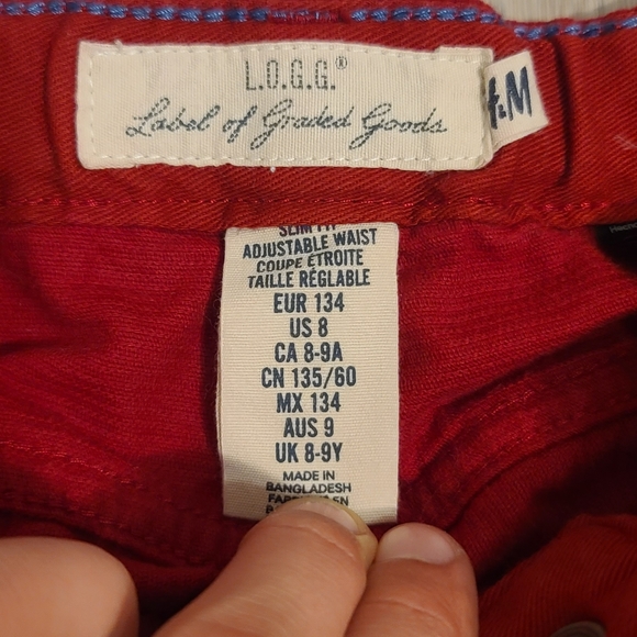 H&M red twill pants family look - Picture 6 of 6